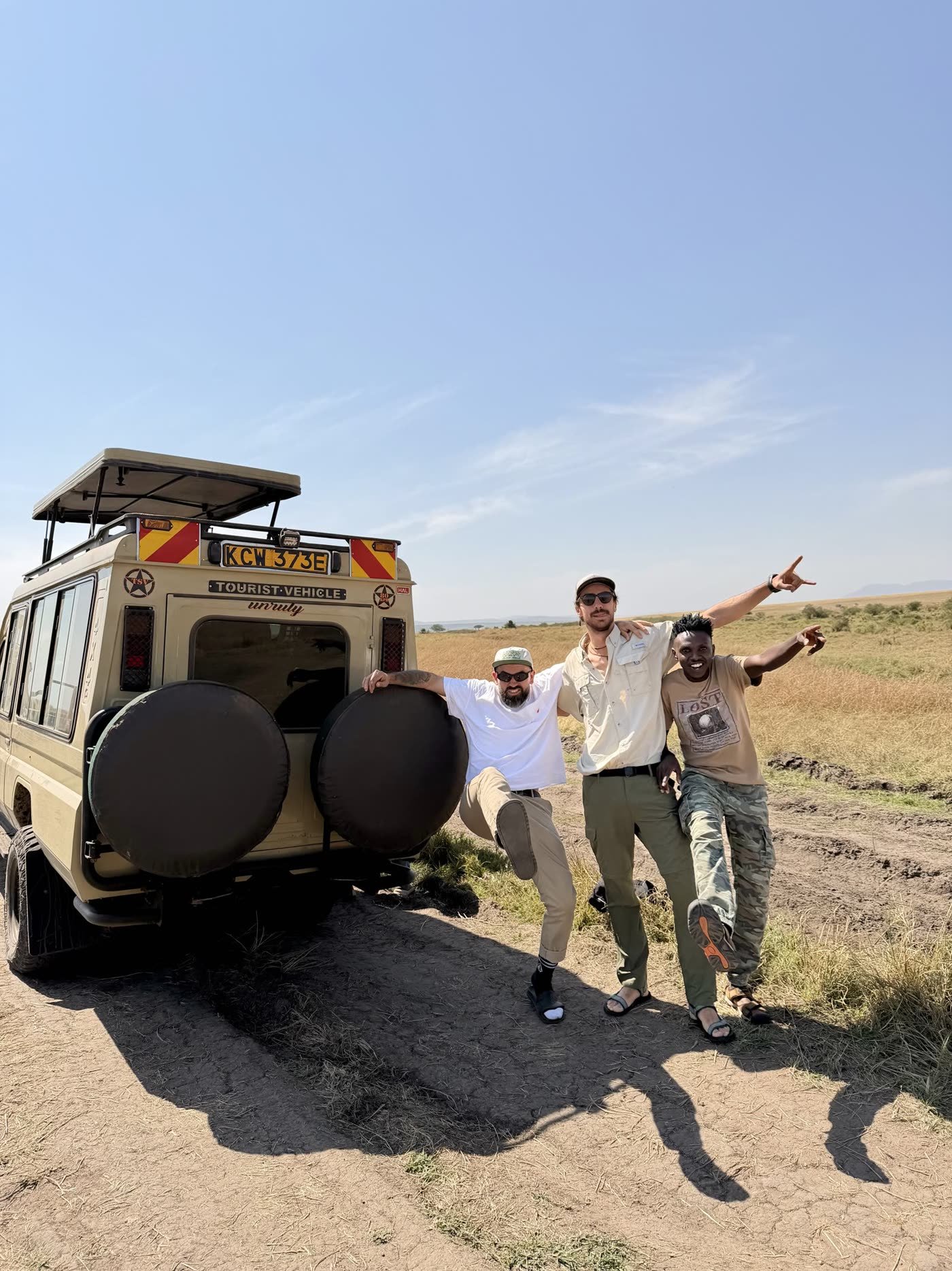 Viajeros con su guía Pole Pole en Masai Mara